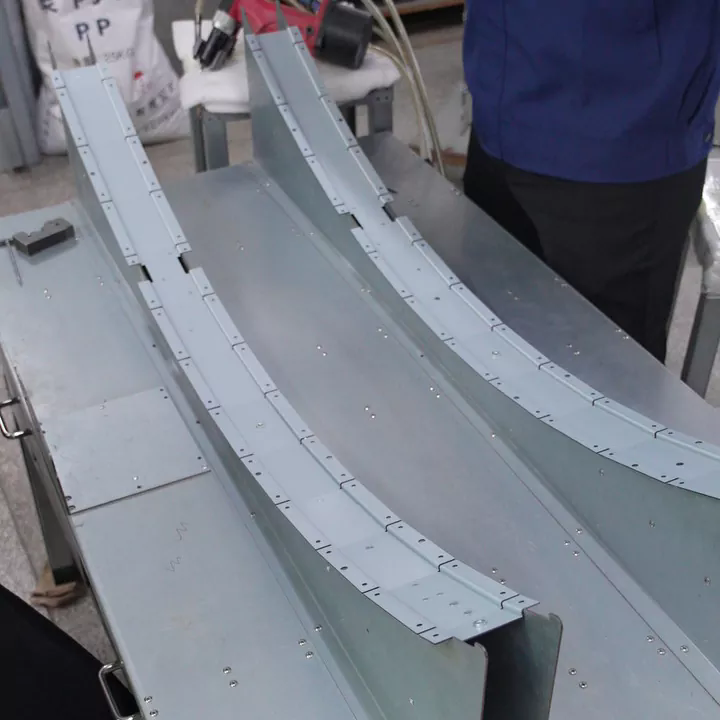 LCD 모니터 판금이 내구성과 성능을 어떻게 향상시키는가?